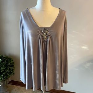 SUSAN GRAVER PLUS SIZE JEWELED tunic top. V neckline, size 3X
